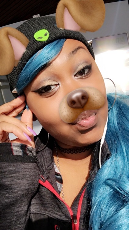 a-renegade-chasing-pavement:  Some alternative black girl vibes for last blackout of the year. It’s been a long one but no complaints here. Got my first stable job, met the love of my life, finally paid off my school to proceed with graduation, now