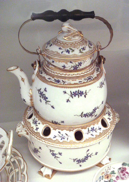 18thcenturylove:More than people or politics, I enjoy 18th century objects the most. A) A boilerB) A