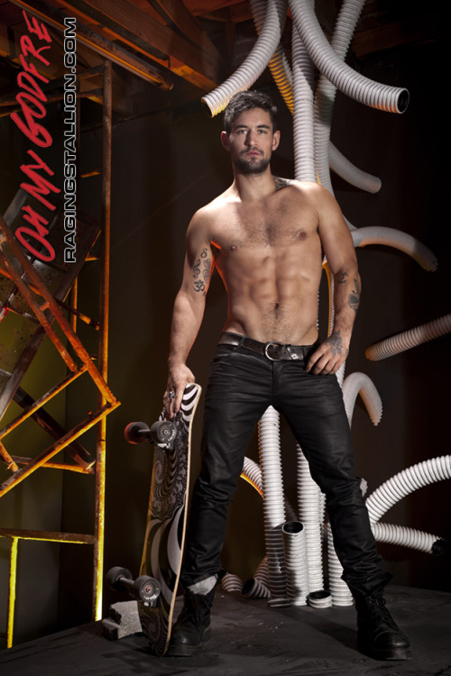 edu-dudu:  Naked skateboarding with Benjamin Godfre (“Oh My Godfre!” photo set)