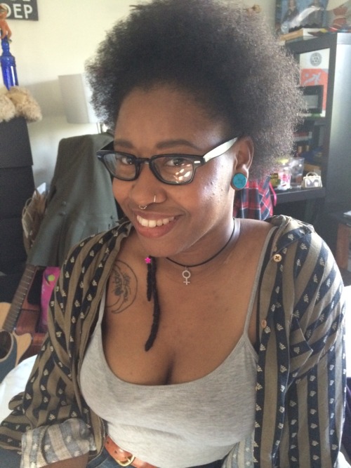 adultinsect:  10/10 BABE beyonce-huxtable  Hi my teeth are crooked even tho I had braces twice