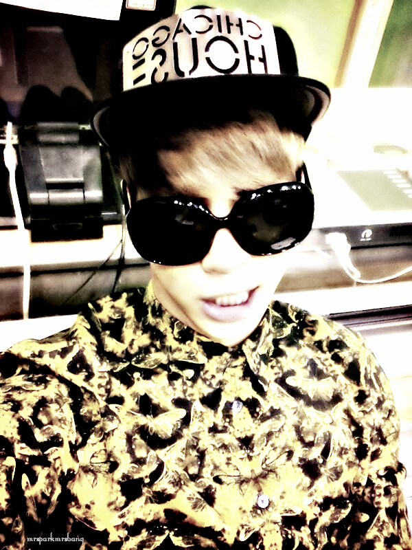 mrsparkmrsbang:   Jonghyun random selca edits    
