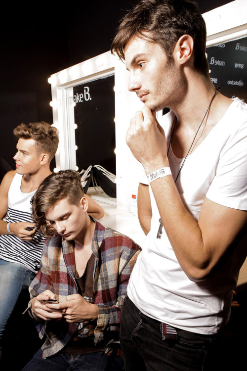 homme–models:  backstage