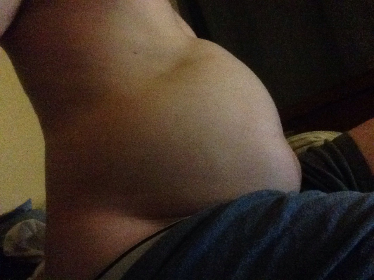 growingbellychubby:  1st pic: empty The rest: full, but not stuffed. Ive eaten a