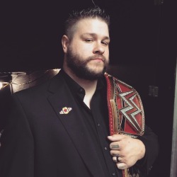 lasskickingwithstyle:  wwe: Let the celebration