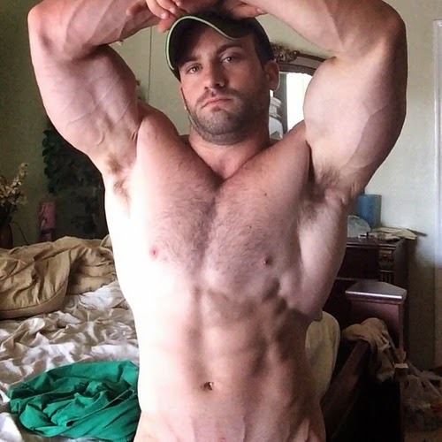 dippinfan:  manmeatlover:  God. I could spend hours sucking on those pits.  agreed 