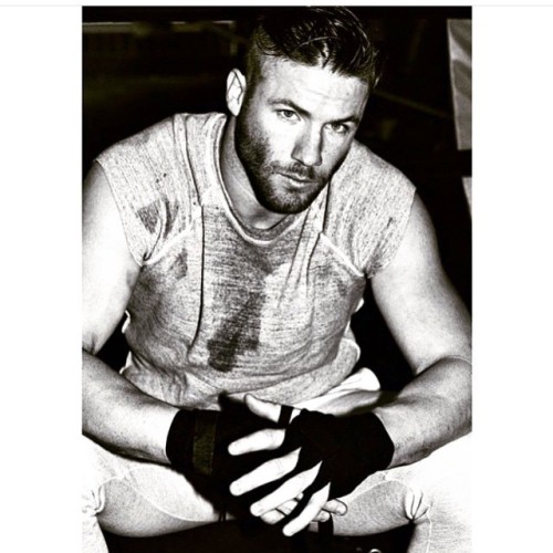 straightdudesexting:  Football hunk Julian Edelman 