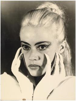 24hoursinthelifeofawoman:Jeanne Moreau, “La Machine infernale” (J. Cocteau)