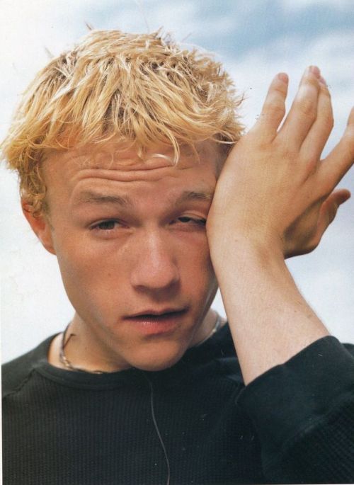 reguhlar:  imyourcherrybomb: heath ledger, 1999. (by isabel snyder) rip the slime