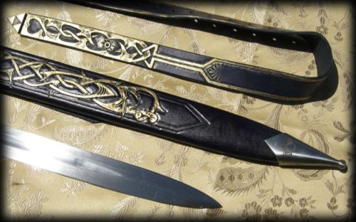 art-of-swords:Handmade Swords - Master Sword from ZeldaMaker &amp; Copyright: Brendan OlszowyMeasure
