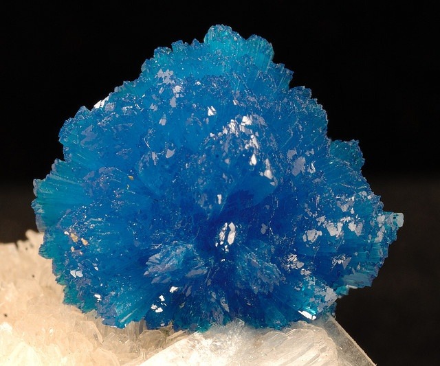 mineralists:  Cavansite macro