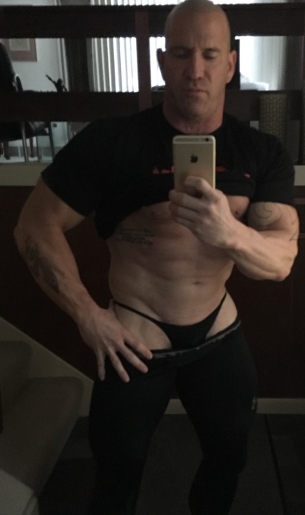 Sex irishmusclegod:  At the gym and after the pictures