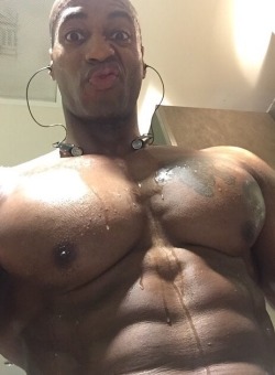 muscleworshipper08:  Those drippings need