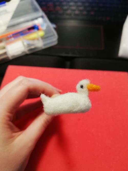 finally broke down and ordered myself a bunch of needlefelting supplies again. here’s the first thin