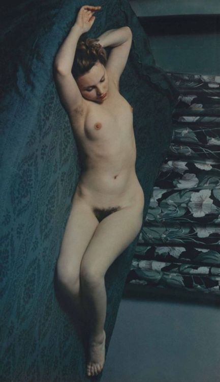 fragrantblossoms: Paul Outerbridge (1896-1958)Reclining Nude on Dark Green, 1937