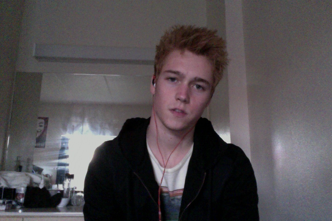 royeren:  New hair  As the new music set played on in the heartthrob&rsquo;s