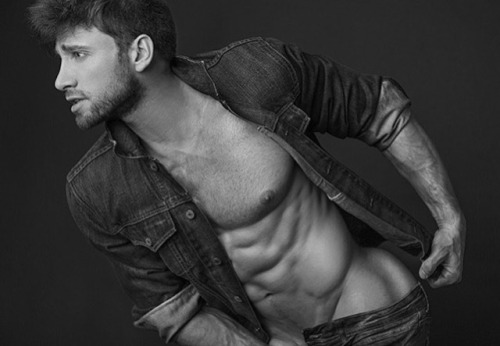 hotandsexymen:  http://instagram.com/acrodave