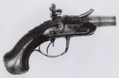 aic-armor:Double-Barrel Pocket Flintlock Breech-Loading Pistol, 1735, Art Institute of Chicago: Arms