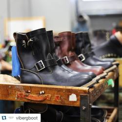 denimhead:  Инженерные сапоги Viberg из кожи Horween Chromexcel в черном и коричневом цветах 👞 #viberg #vibergboots #boots #bootsfreak #bootsporn #engineerboots #workboots #menboots #rugged #ruggedstyle