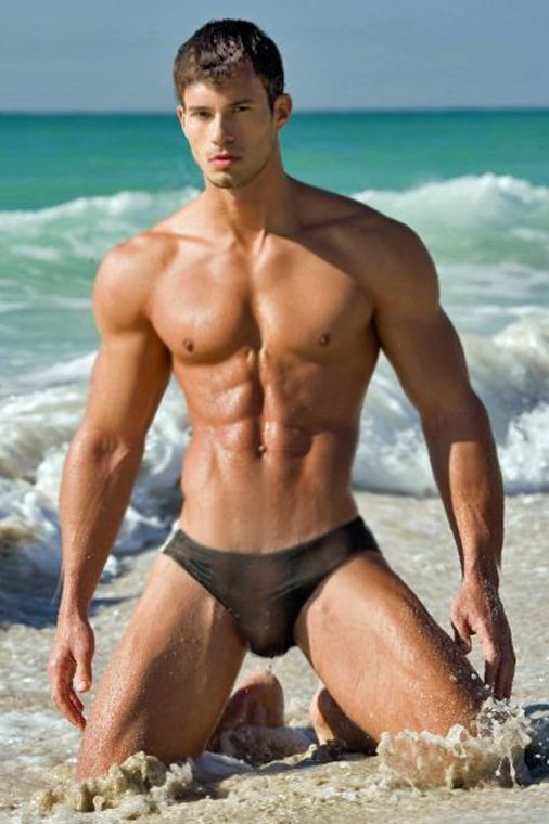 wetguyz:  Follow Trip’s Place and Wet Guyz for more hot guy pics