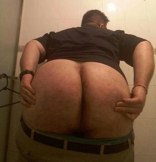 behemothbutts:Need to eat and fuck this big fat fuzzy ass