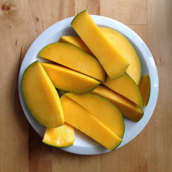 the-sweet-life-ja:   Mango Perfection 