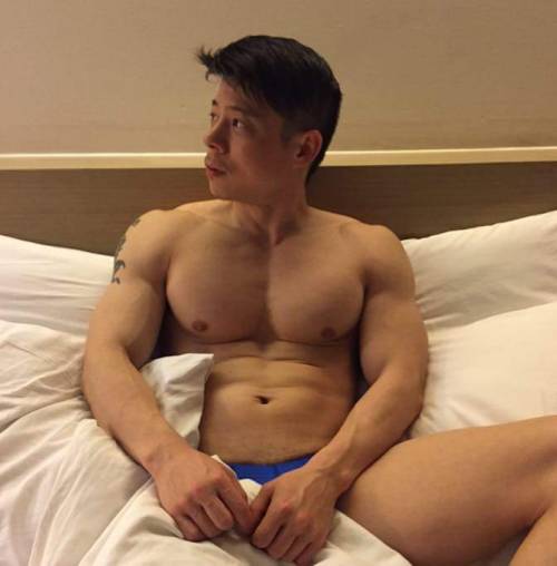 japanesegayboyslam: sgfunflexnhorni: hunkswim: nouveau-eddie:好想比佢屌 Hunk  Fucking hot 日本人