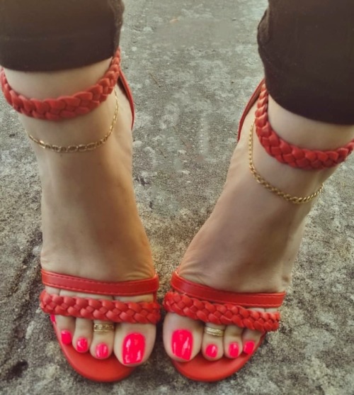 hrydaan:urfootlover:Something about this colourSeems tastyCLICK FOR My favourite Tumblr-Blogs Visit 