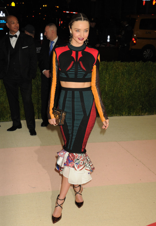 Miranda Kerr (in Louis Vuitton), Taylor Hill, Solange Knowles (in David LaPort), Rita Ora (in Vera W