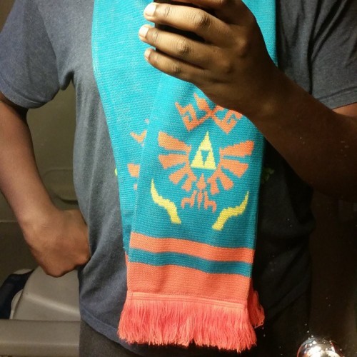 My new scarf came in today. It’s nice and warm.  #hyrulewarriors #thelegendofzelda #levelupstudios