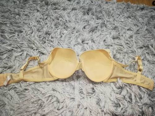 sukasuki87: bracollector: owner ni kali ke3 dia bagi bra dia…wife org…sporting…