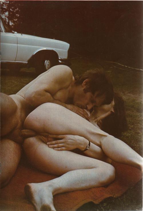 Sex sexysexnsuch:  Sex outside takes me back, pictures