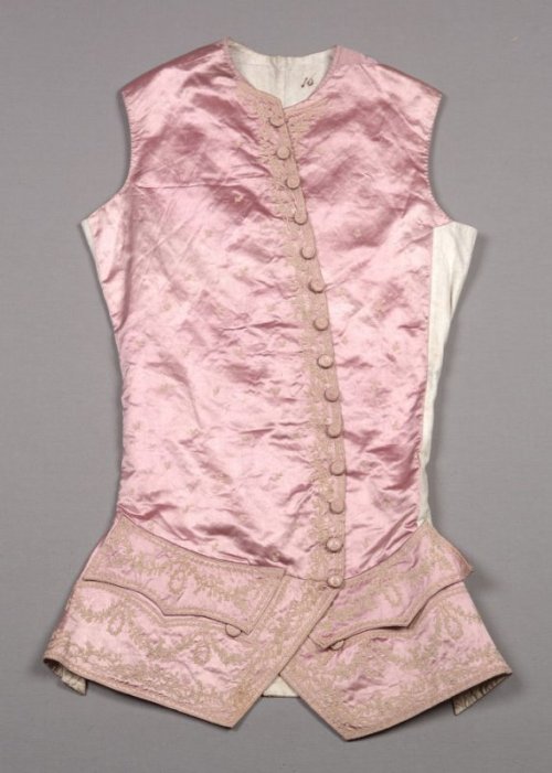 thegentlemanscloset:my18thcenturysource:Inspiration: Pink MenswearIn the 18th Century pink was not a