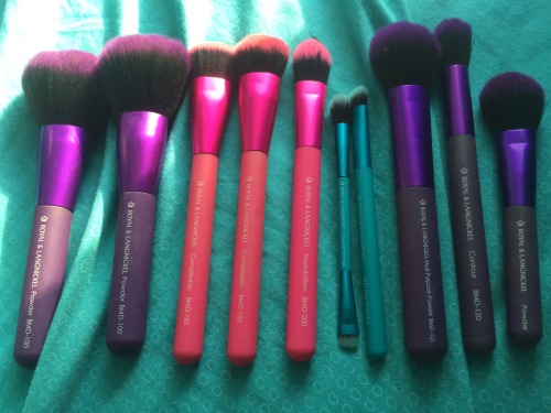lifting-lolly:Wanted to show off my full collection of MODA brushes. All lifted, all GORGEOUS.