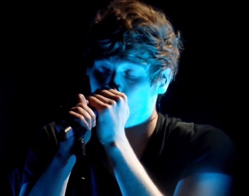 sexting-calum: Make it sound so sweet, when you lie to me  : @BESTLUKEPICS on twitter