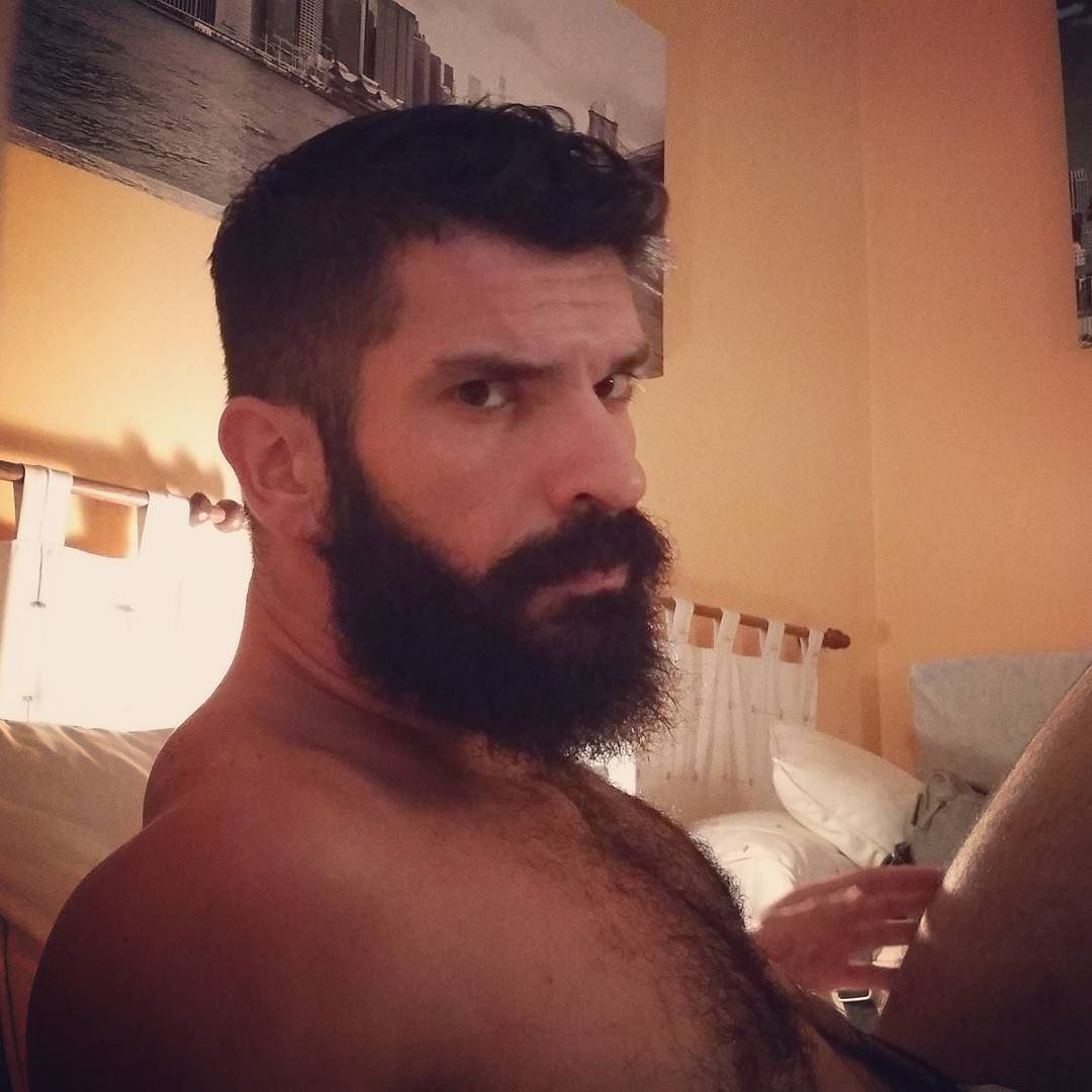 beardburnme:  “🎶🎶 I’m at Home On my own Check my phone Nothing though Act