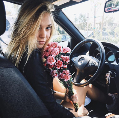 imtomatocheeks:  Alexis Ren is fucking WIFEY 