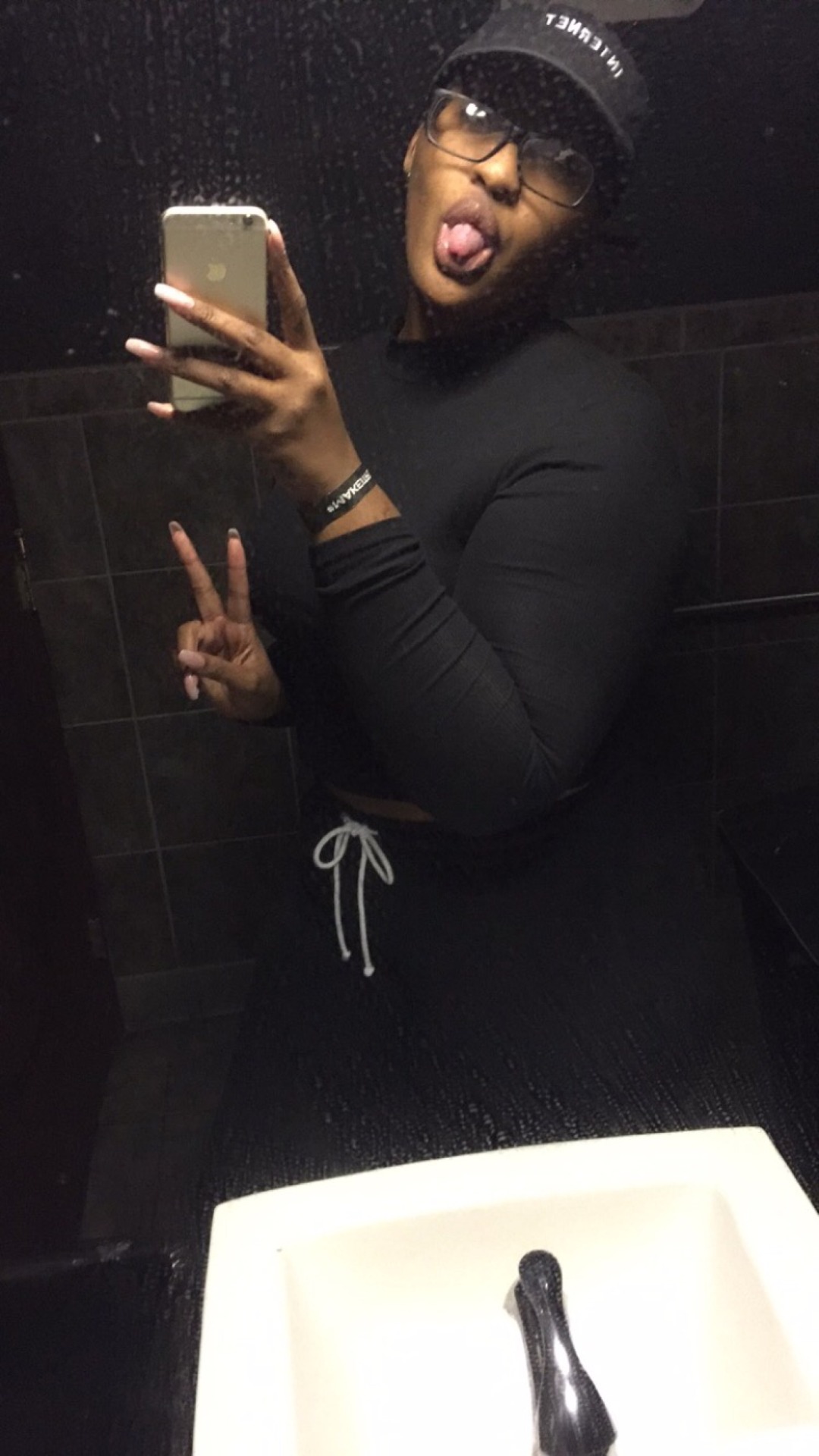 cognaccoochie:  im built so damn strong.