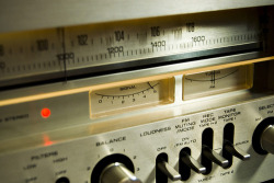 analog-dreams:  Technics SA-400  Flickr: http://flic.kr/p/vfKat 