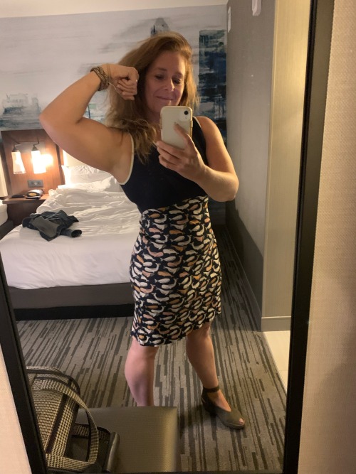 sheliftsalot:Hotel flex for the win!