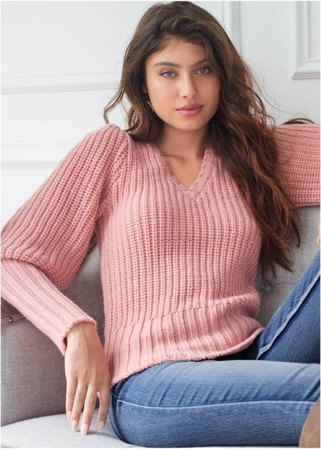 RIBBED V-NECK SWEATER