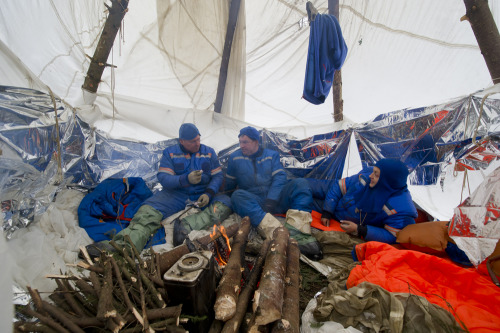 fyeahcosmonauts: Yelena Serova and the rest of her crew, Aleksandr Samokutyayev and Barry Wilmore, h