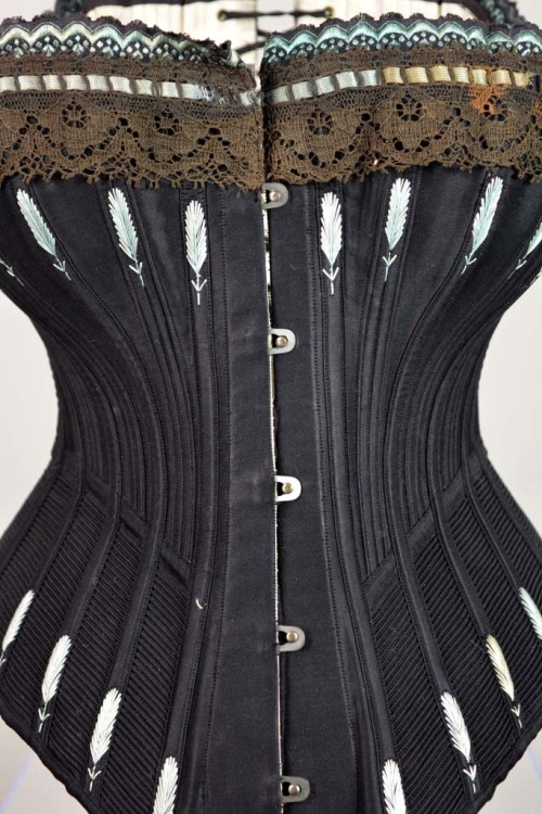 symingtoncorsets:C. 1895 This busk front corset is typical of the beautifully designed styles of t