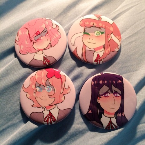 mmmmmmBUTTONS (I apparently only ordered one yuri :( )