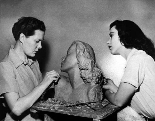 frokenfraulein:Nína Sæmundsson sculpts Hedy Lamarr