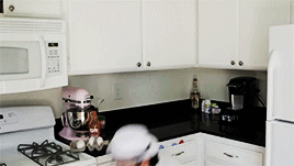 sticktofashion:   &ldquo;Hey Mark… THINK FAST!”  Baking Simulator: Markiplier
