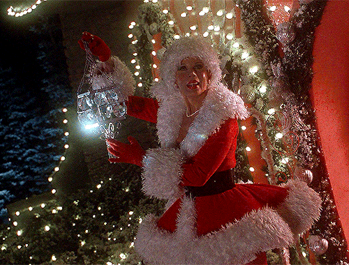 charitydingle:CHRISTINE BARANSKIas Martha May Whovier inHOW THE GRINCH STOLE CHRISTMAS2000 – dir. Ron Howard