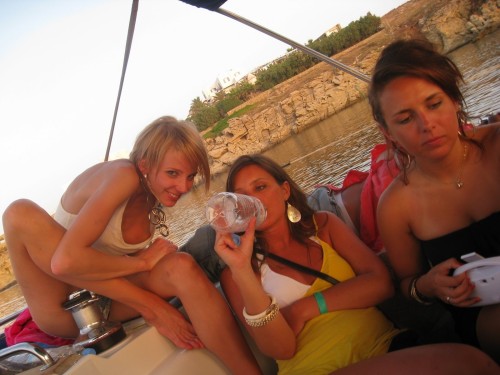 More nip slips and pussy slips pics at http://pussyslip.tumblr.com/