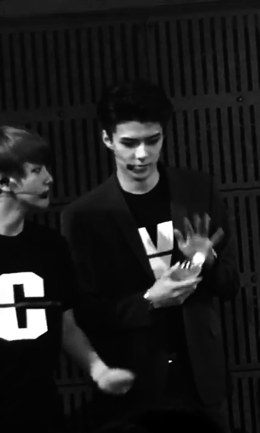 lullabyun:just baekhyun doing questionable movements while sehun is judging him…