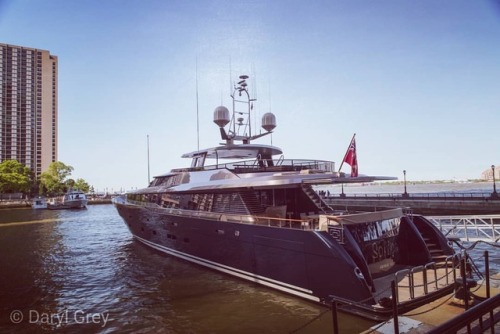 Pack your bag and let’s go!#privateyacht #lowermanhattan...