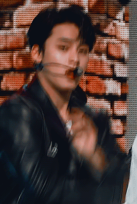 moonagetaedream:  mingyu ✶ left &amp; right [200628]